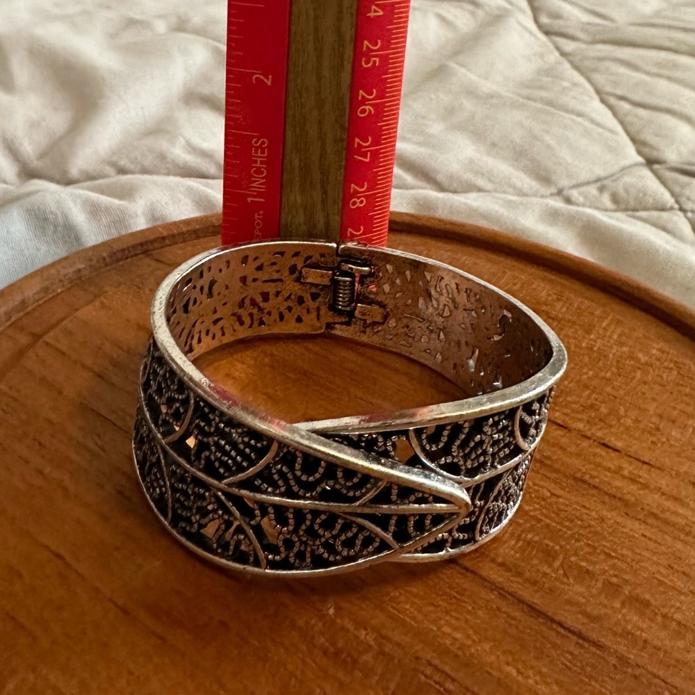 Chunky Leaf Silver Cuff Bracelet - image 6